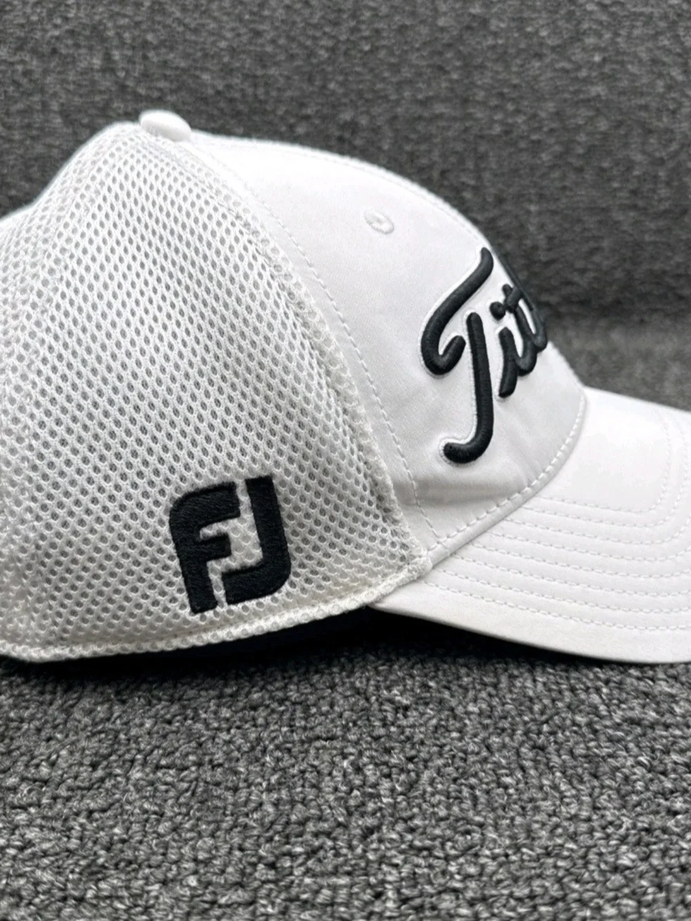 Titleist Pro V1 FJ New Era Golf Hat L/XL White Mesh Fitted